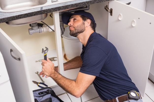 bathroom-plumber-fixing